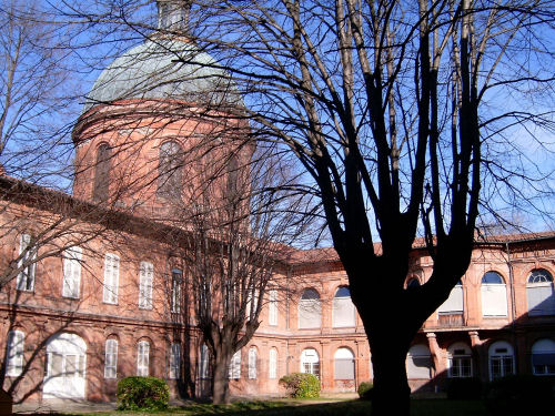 Hpital de la Grave (Toulouse) : cour de la maternité